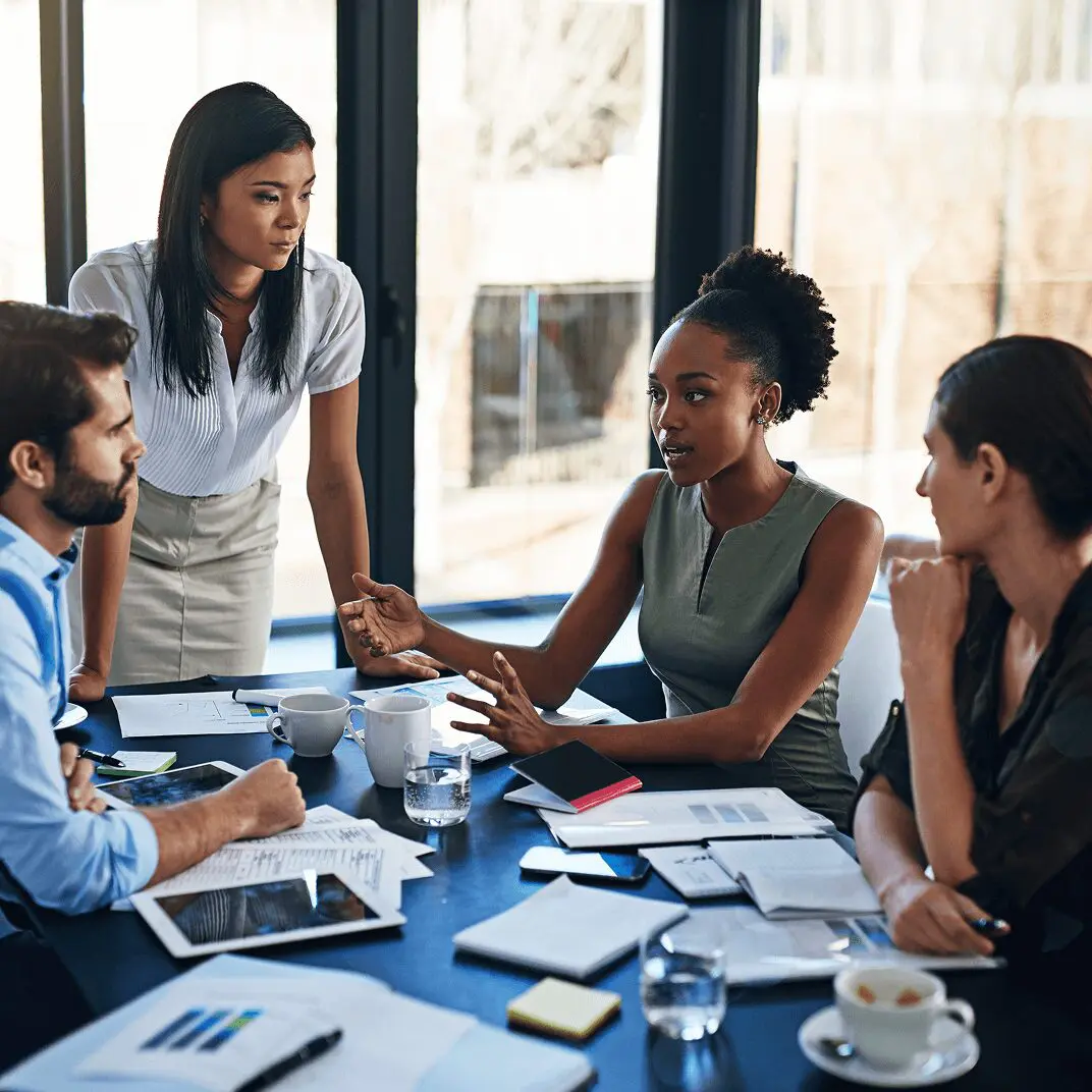 INNER4 Team meeting with discussion around table.